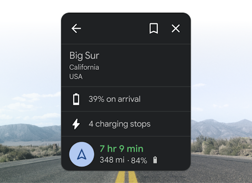 Een Google Maps-scherm toont een route naar Big Sur. Daarachter is een snelweg met een bergketen op de achtergrond.