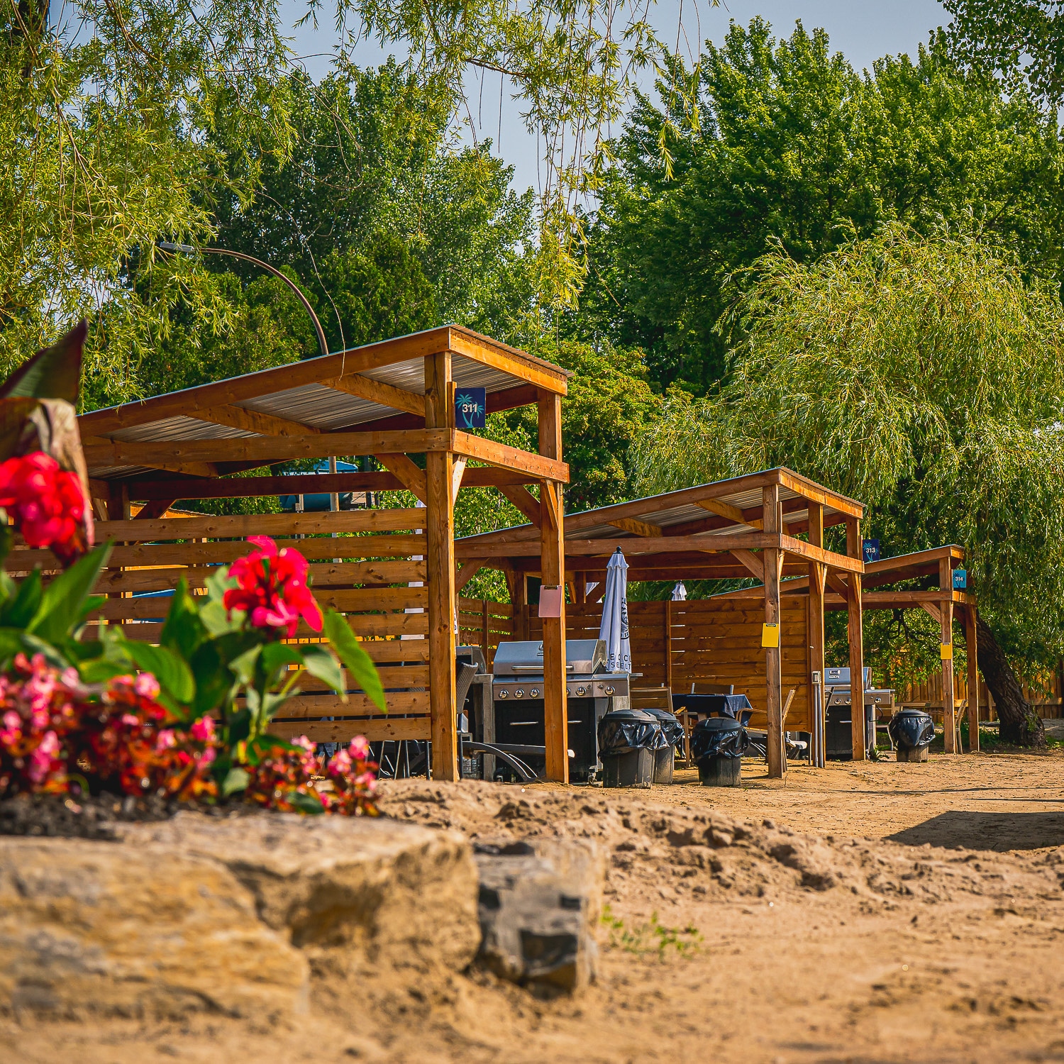 cabana, plage, arbres, barbecue